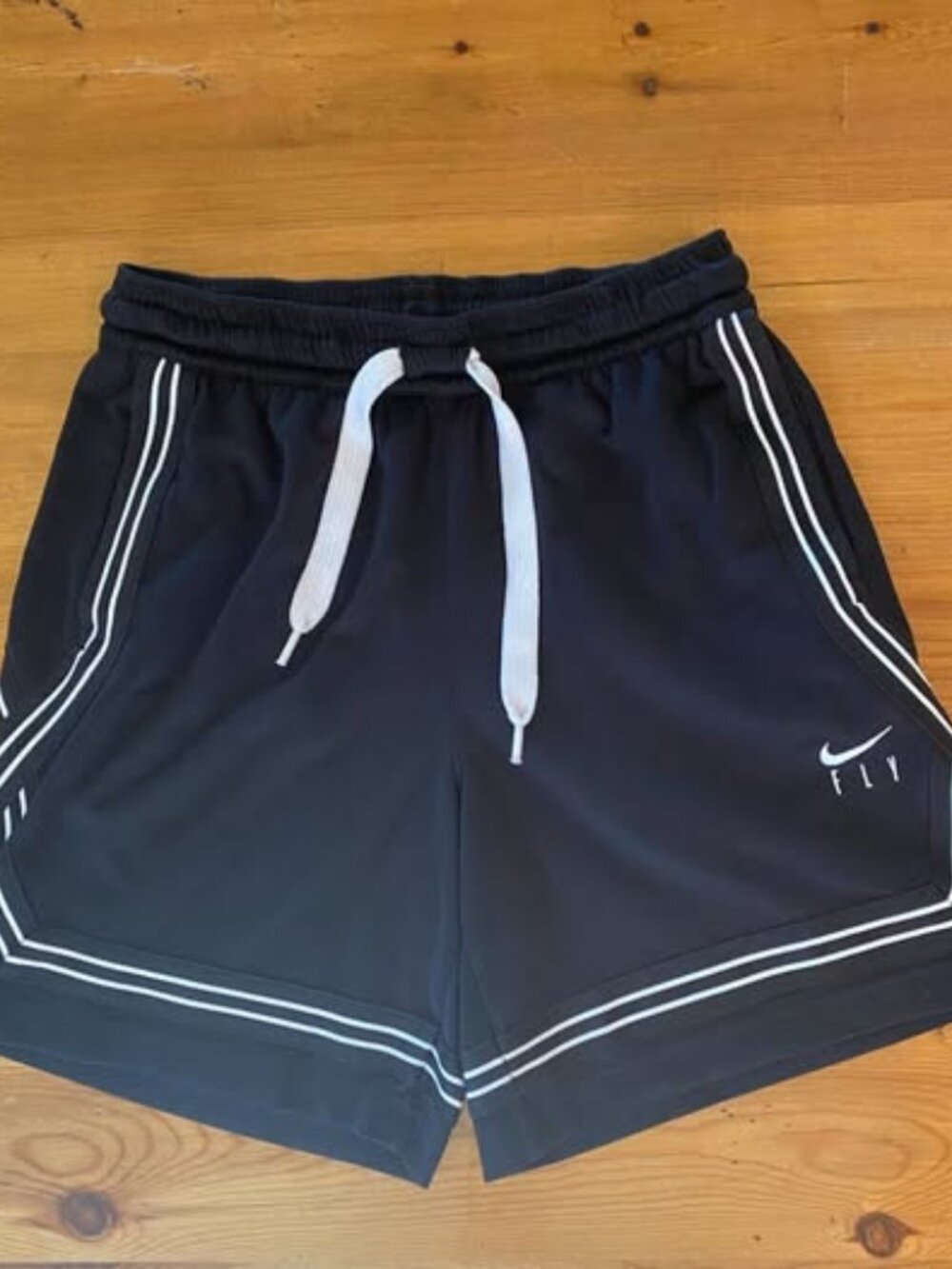 Nike Women's Fly Basketball Shorts - xs